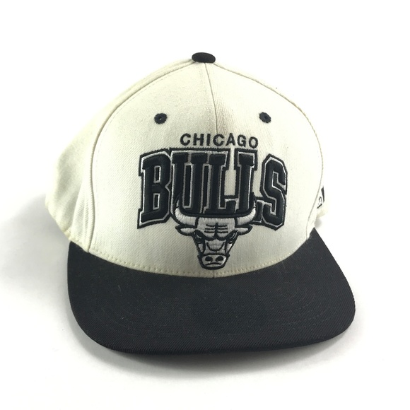 white chicago bulls snapback